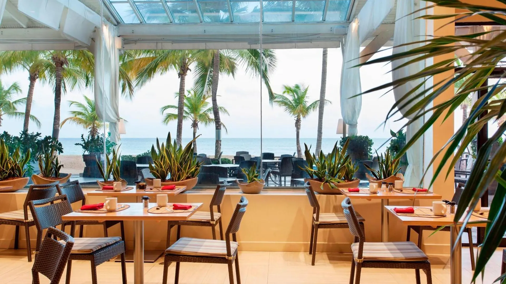 Courtyard By Marriott Isla Verde Beach Resort Сан-Хуан 4*,